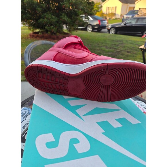Athletic_Shoes
